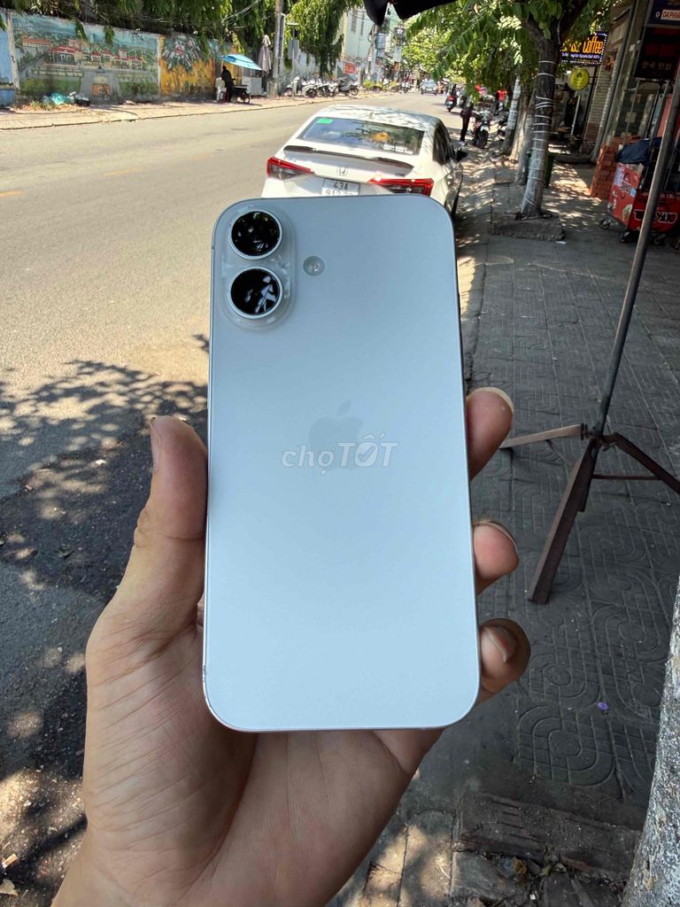 Apple iPhone 16 256GB Trắng Việt Nam. Mua bán Điện thoại tại Quận Liên Chiểu Đà Nẵng được đăng bởi GT shop hình 1