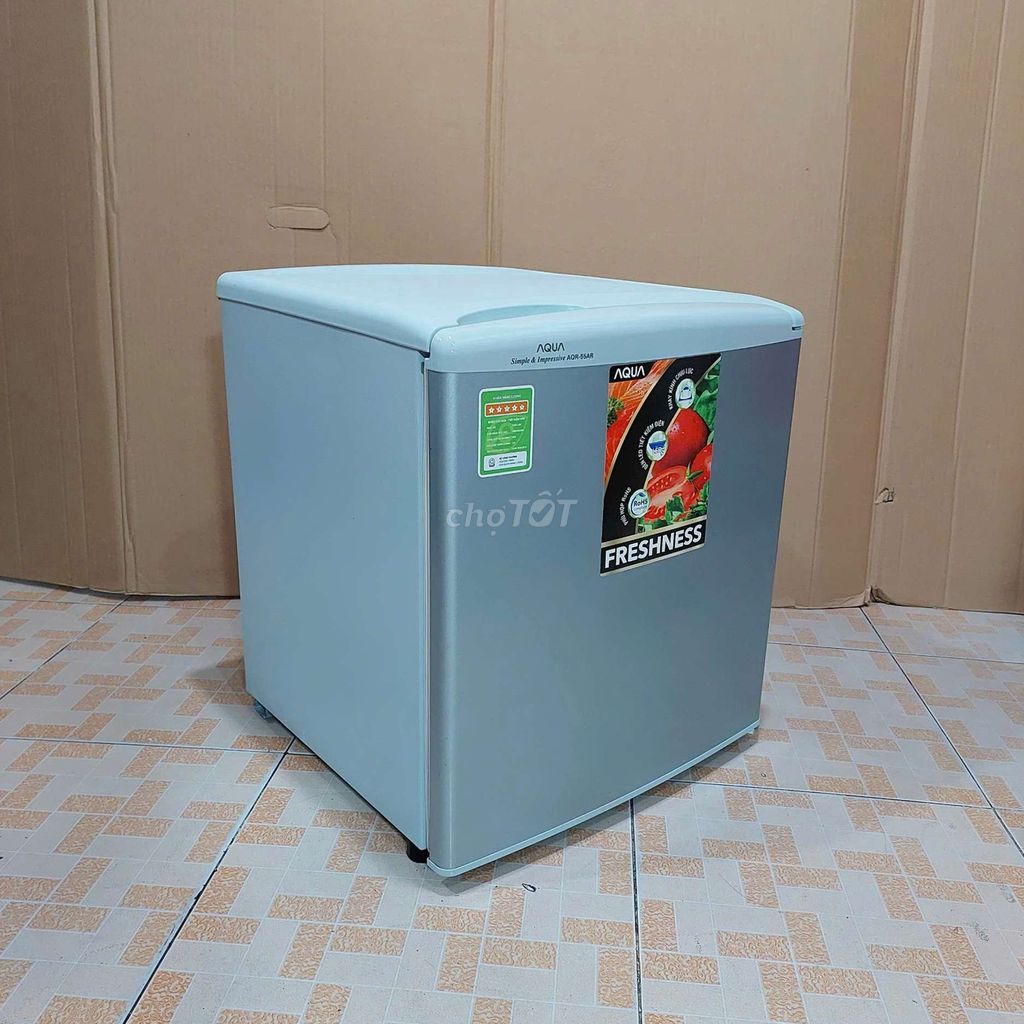 Tủ lạnh Aqua U582B9 nhỏ gọn, 1 cửa, lạnh tốt.