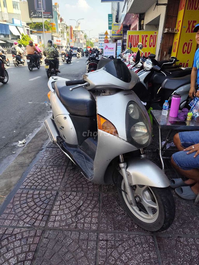 Honda Dylan màu Bạc. Mua bán Xe máy tại Quận Phú Nhuận Tp Hồ Chí Minh được đăng bởi Hiếu Nguyễn hình 4