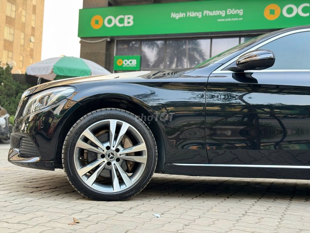 Mercedes-Benz C250 Exclusive 2018 Đen. Mua bán Ô tô tại Quận Thanh Xuân Hà Nội được đăng bởi Nguyễn Tuấn Hoàng hình 5