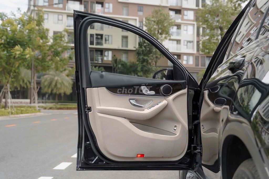 Mercedes_GLC200 (V1) Sx 2022 Bao Bank 90%. Mua bán Ô tô tại Quận 7 Tp Hồ Chí Minh được đăng bởi PHÁT ĐẠT LUXURY CAR hình 6