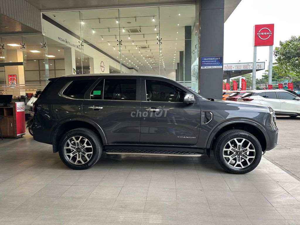 Ford Everest Titanium 2022 4x2, bảo hành Ford 2026