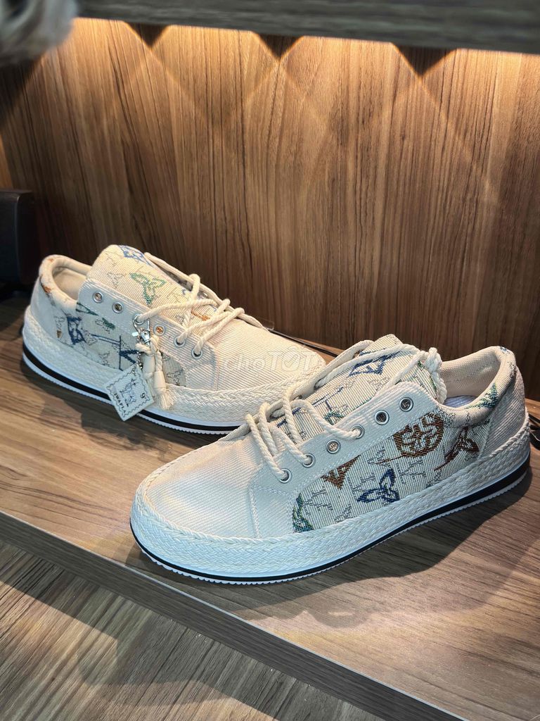 Giày Sneaker Vải Canvas size 43. Mua bán Giày dép tại Huyện An Dương Hải Phòng được đăng bởi Nguyen Hoang hình 1