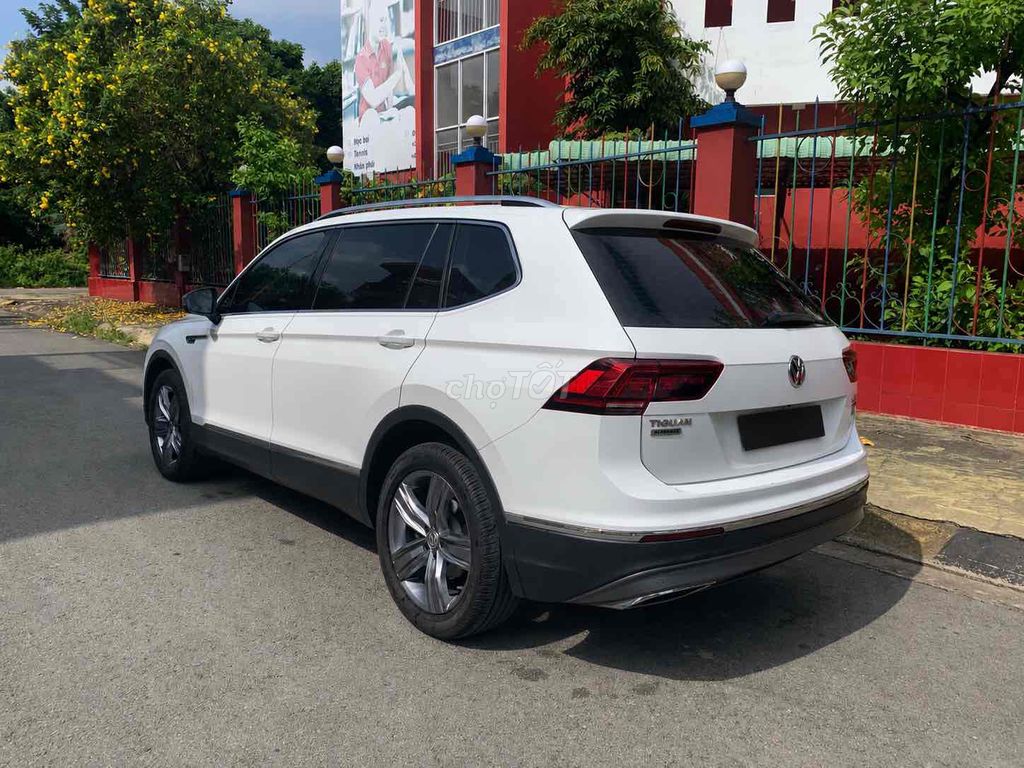 Volkswagen Tiguan 2018 белый 100 000 км