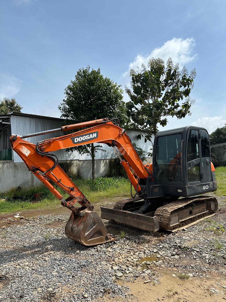 _ Xe cuốc Doosan DH60 - 7. Mua bán Phương tiện khác tại Huyện Định Quán Đồng Nai được đăng bởi thien le hình 2