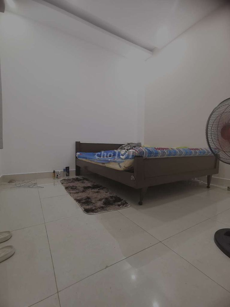 Giường ngủ gỗ mới 1m8x1m9. Mua bán Giường, chăn ga gối nệm tại Quận 1 Tp Hồ Chí Minh được đăng bởi Võ Tường Vi hình 1