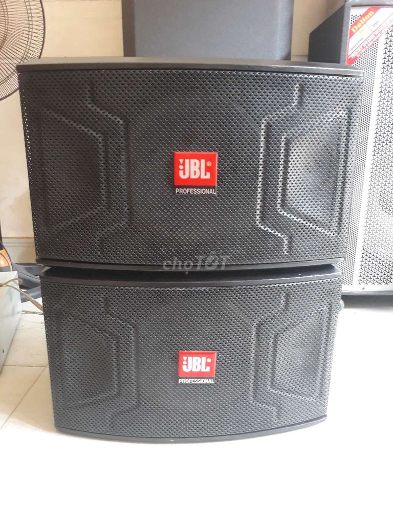 Ban căp loa JBL