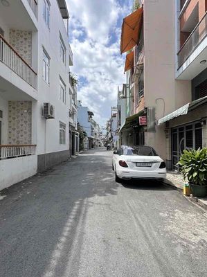 Nhà phố 67 m² · 5 PN · Đường Âu Cơ