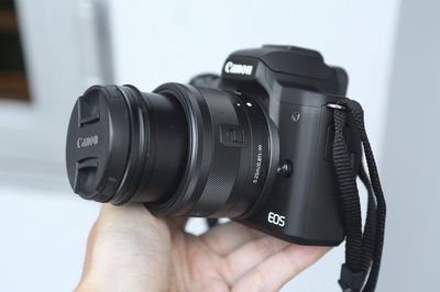 Canon M50 Mark II + lens Canon 15-45 IS STM