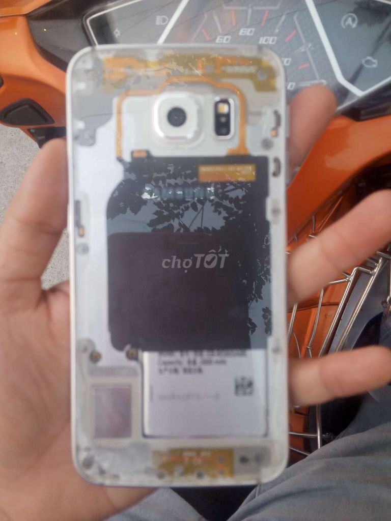 Samsung Galaxy S6 Edge Bạc Đã dùng. Mua bán Điện thoại tại Quận Gò Vấp Tp Hồ Chí Minh được đăng bởi shui li  hình 1
