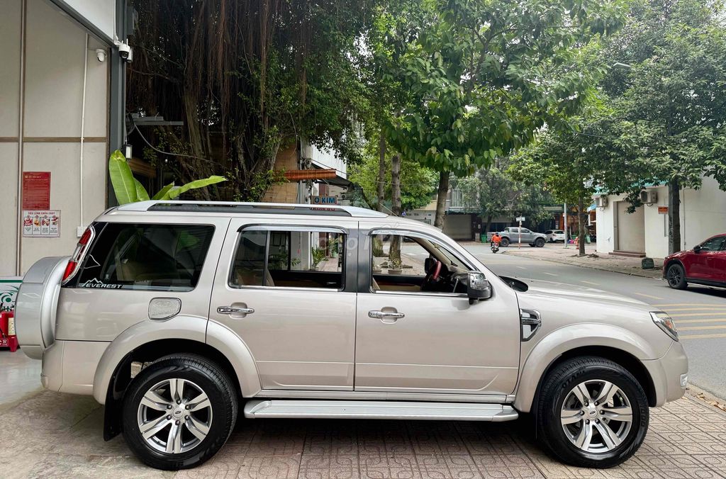 Ford Everest 2010 2.5L 4x2 AT - 146000 km. Mua bán Ô tô tại Thành phố Biên Hòa Đồng Nai được đăng bởi Peacemaker hình 6