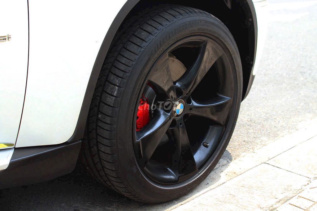 BMW X6 xDrive35i 2008 Xe Màu Trắng Nội Thất Đỏ. Mua bán Ô tô tại Quận Tân Phú Tp Hồ Chí Minh được đăng bởi HOANG SON hình 9