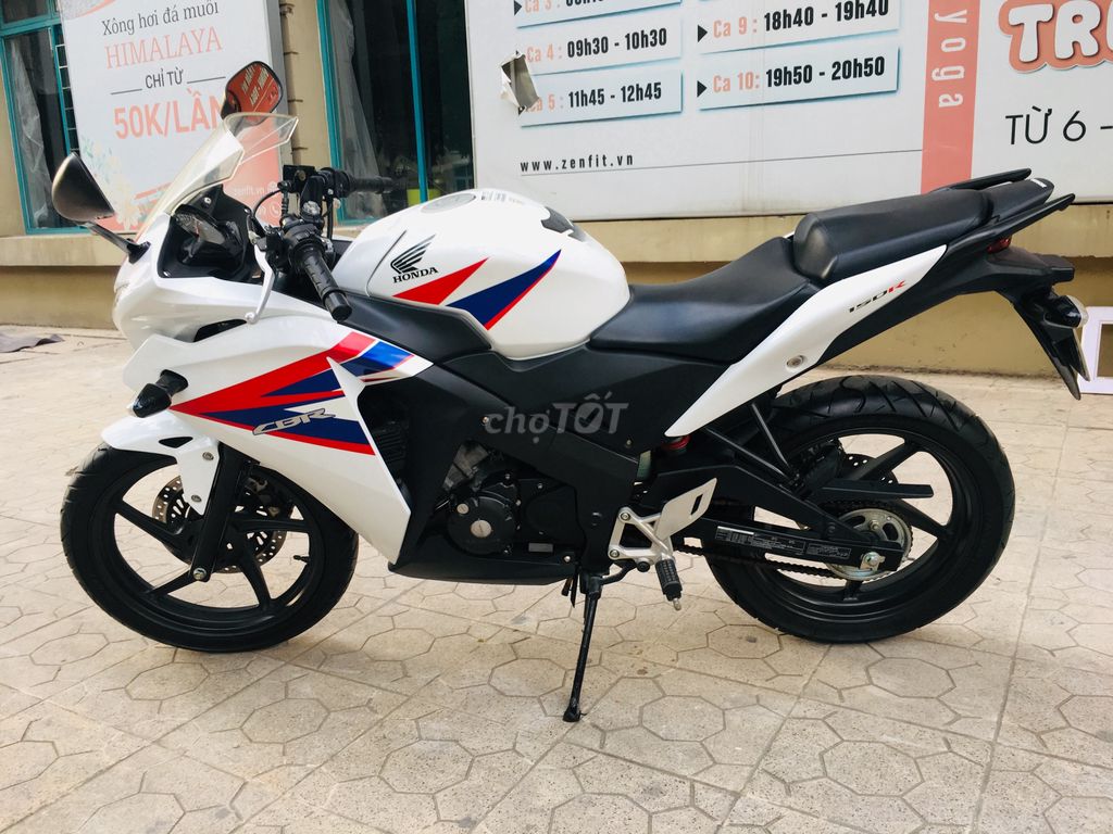 HONDA CBR 150 TRẮNG ĐỎ  ĐI ÍT GIỮ GÌN CÒN ZIN ĐÉT. Mua bán Xe máy tại Quận Nam Từ Liêm Hà Nội được đăng bởi BÍCH NGỌC hình 2