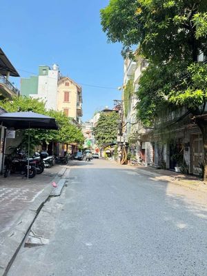 Townhouse 65 m² · 3 bed · Đường Nguyễn Văn Cừ