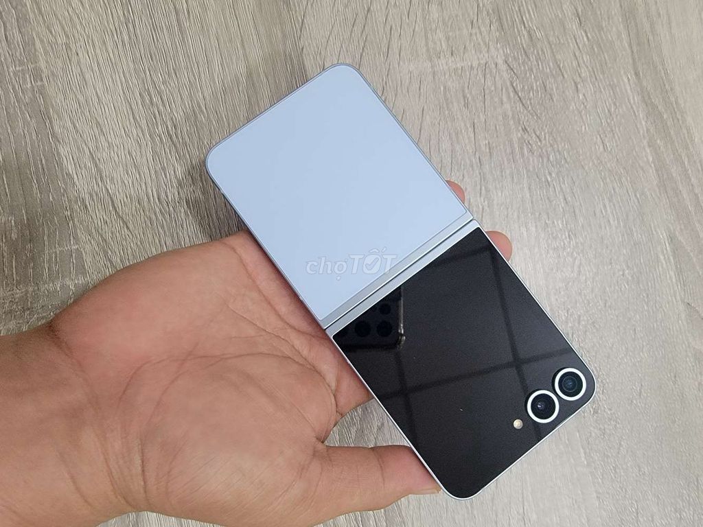 Về em Z flip6 2sim 12/256gb zin đẹp 99%. Mua bán Điện thoại tại Quận Gò Vấp Tp Hồ Chí Minh được đăng bởi Dương Điện Thoại giá rẻ  hình 1