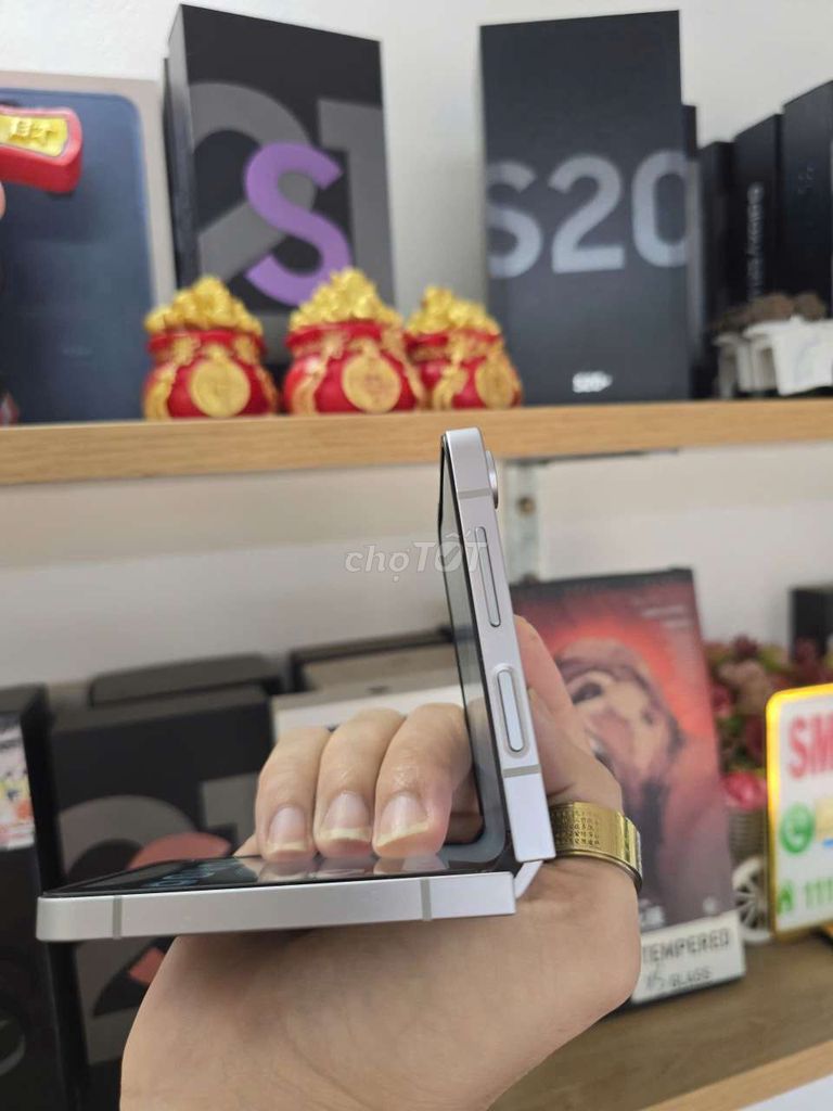 Samsung Galaxy Z Flip 6 5G 12GB/256GB Bạc. Mua bán Điện thoại tại Thành phố Thủ Đức Tp Hồ Chí Minh được đăng bởi Minh phương hình 1