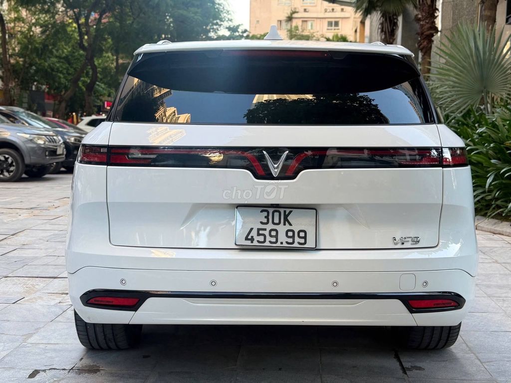 VinFast VF9 Plus 6S 2025 Trắng 6 chỗ