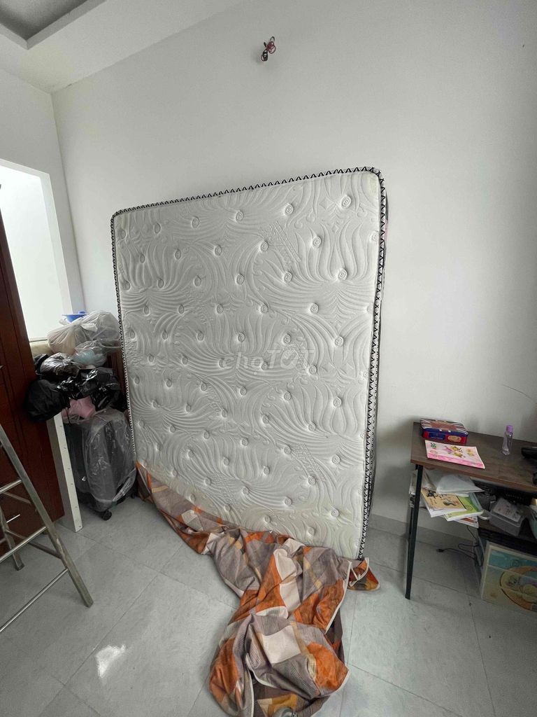 Nệm lò xo 1m6 x 2m Ít dùng cần thanh lý. Mua bán Giường, chăn ga gối nệm tại Quận 8 Tp Hồ Chí Minh được đăng bởi Khang Tran hình 1