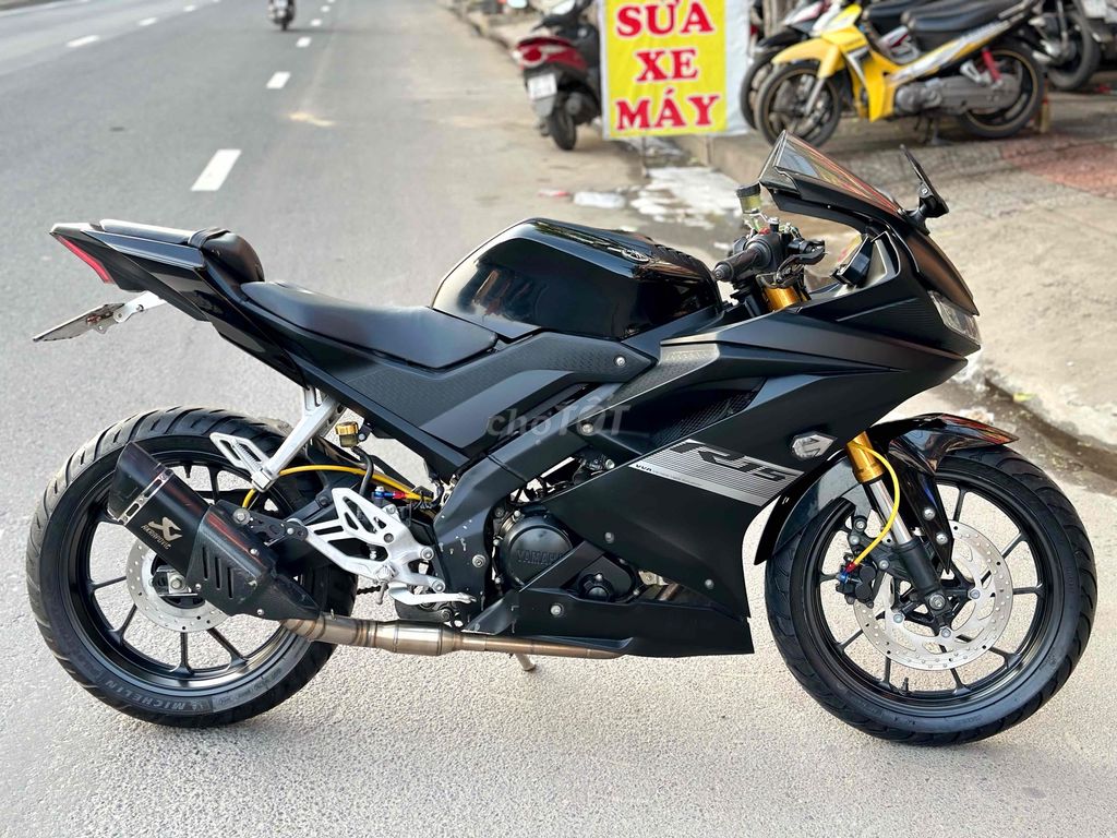 Yamaha R15 V3 phiên bản đen nhám 2021