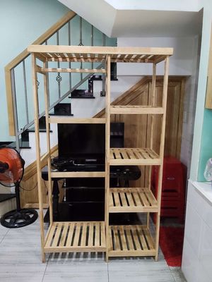 Tlý kệ tủ quần áo gỗ cao su chắc nặng mới 98%. Mua bán Tủ, kệ gia đình tại Quận Tân Phú Tp Hồ Chí Minh được đăng bởi Trâm Trần