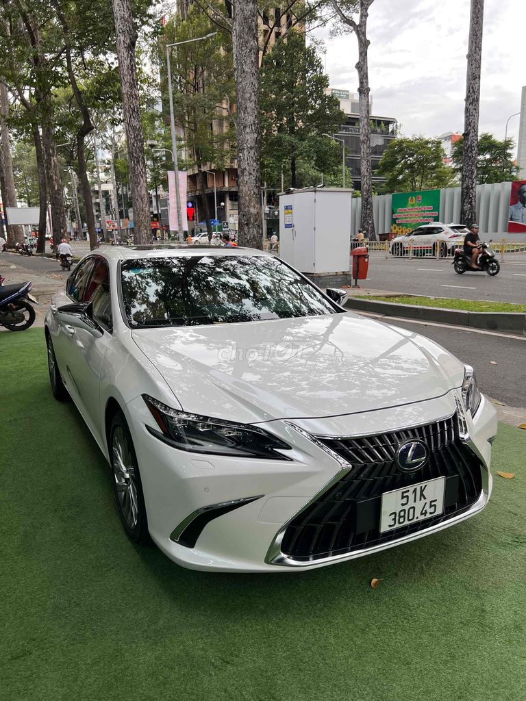 Lexus ES300h - 2023 - 33.000 km