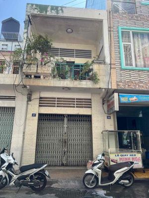bán nhà ngay chợ Châu Đốc 6ty7 tl