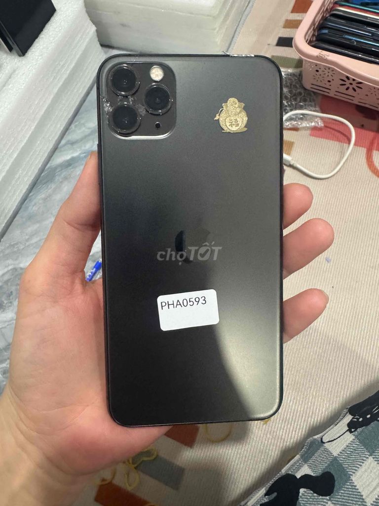iPhone 11 Pro Max 256GB Xám  lưng nứt kính. Mua bán Điện thoại tại Quận 4 Tp Hồ Chí Minh được đăng bởi Phan Pha hình 1