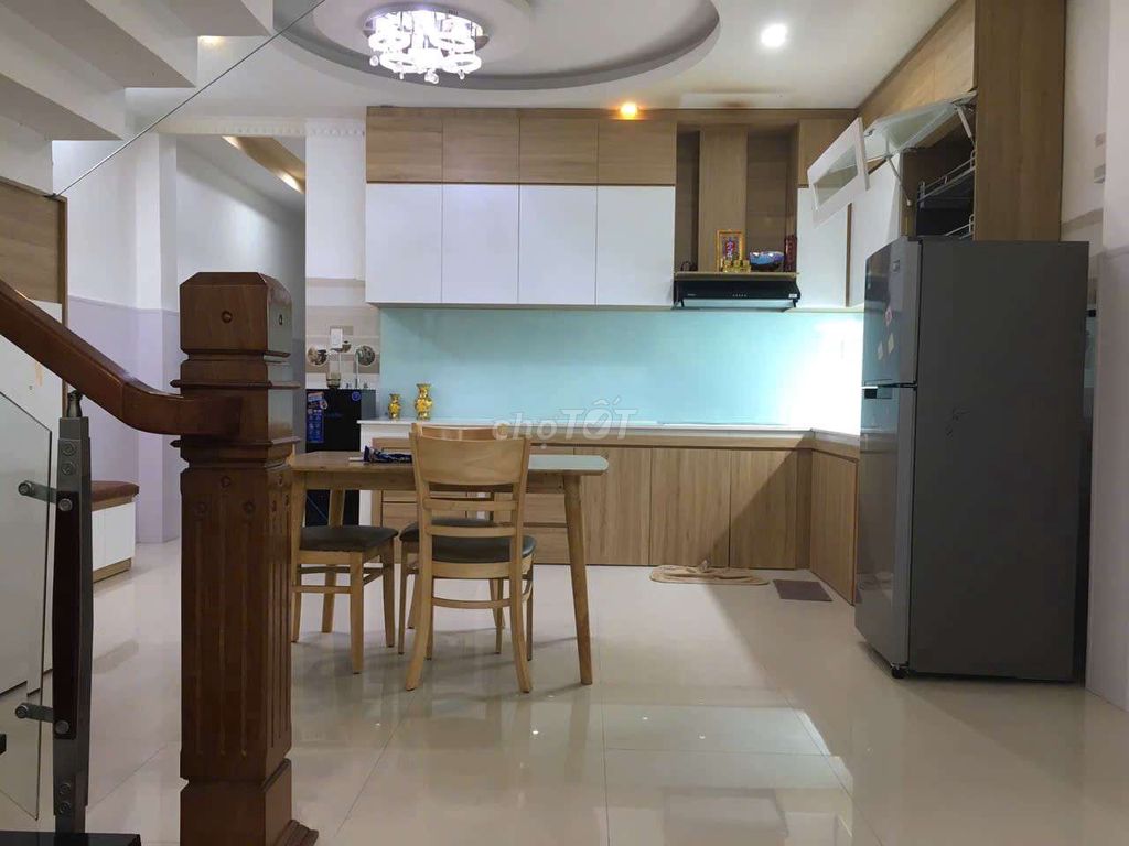 Nhà 3 tầng, 3pn, có nội thất đường phùng chí kiên, gần biển