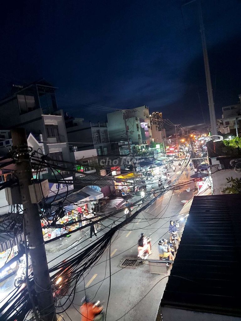 BÁN NHÀ MẶT TIỀN CHỢ