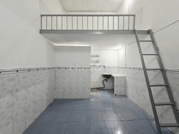 Phòng Mới- Gác Cao- Giờ Thoải mái- Ngay Vicom Dĩ An,  gần Ngã Tư 550 