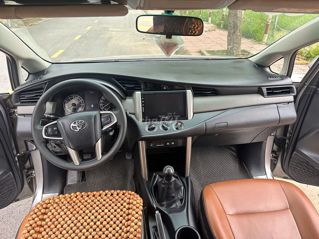 Toyota INNOVA 2.0E cuối 2017 số tay. Xe đẹp. Mua bán Ô tô tại Huyện Sóc Sơn Hà Nội được đăng bởi Salon Auto Đào Hằng hình 14