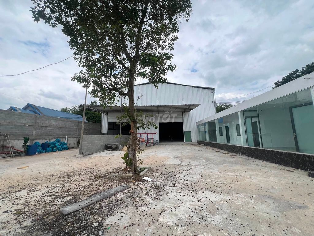 Cho thuê nhà xưởng 2300m2 Tân Định, Bến Cát, Bình Dương