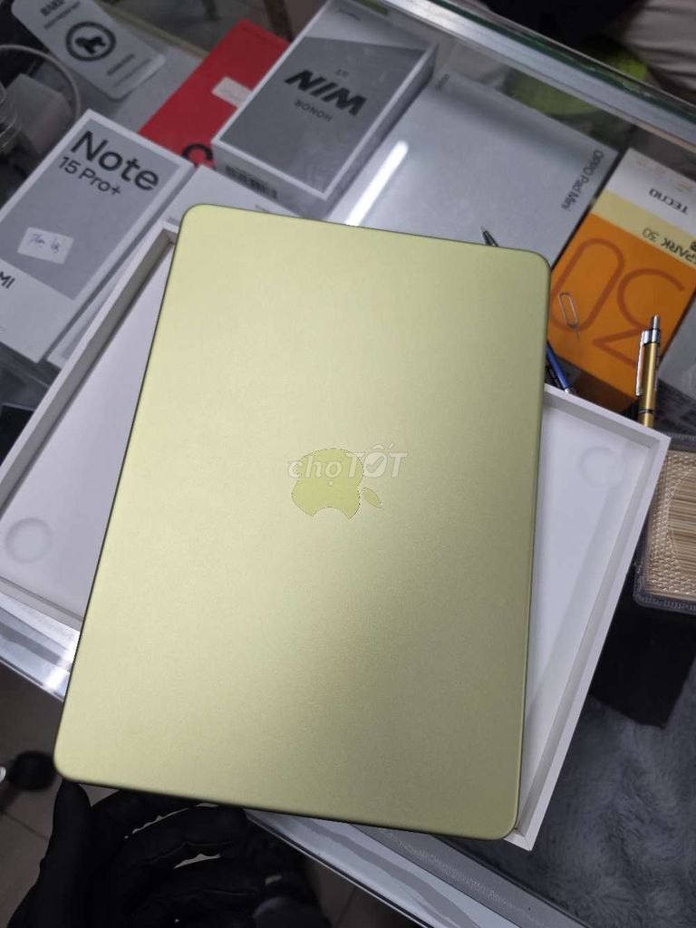 Apple Macbook Neo 8GB/512GB Vàng Like New. Mua bán Laptop tại Thành phố Đà Lạt Lâm Đồng được đăng bởi Lộc Lá Mô Bai hình 1