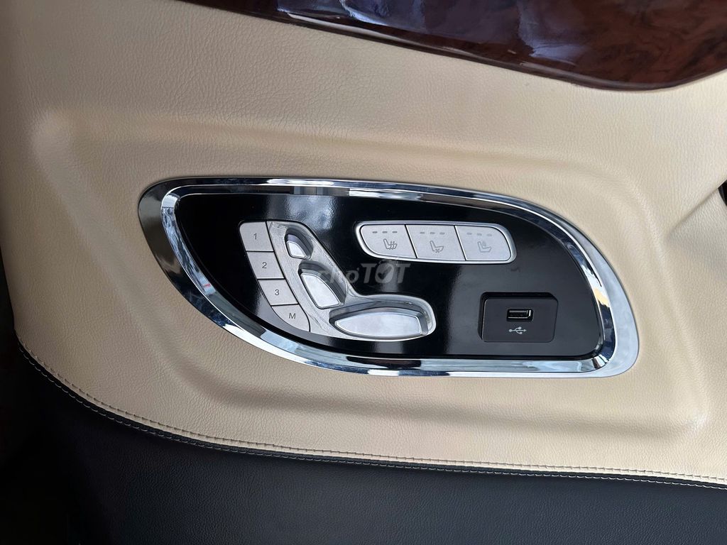 Ford Tourneo Limousine 2020 bảo hành 2026, vay 75%. Mua bán Ô tô tại Quận Tân Phú Tp Hồ Chí Minh được đăng bởi Đức hình 6