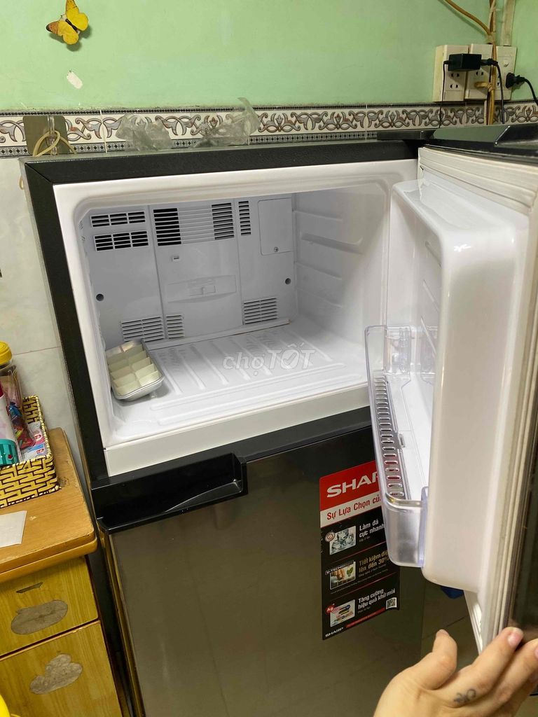 Tủ Lạnh Sharp 165 Lít mới 90% bán lại 3200.000