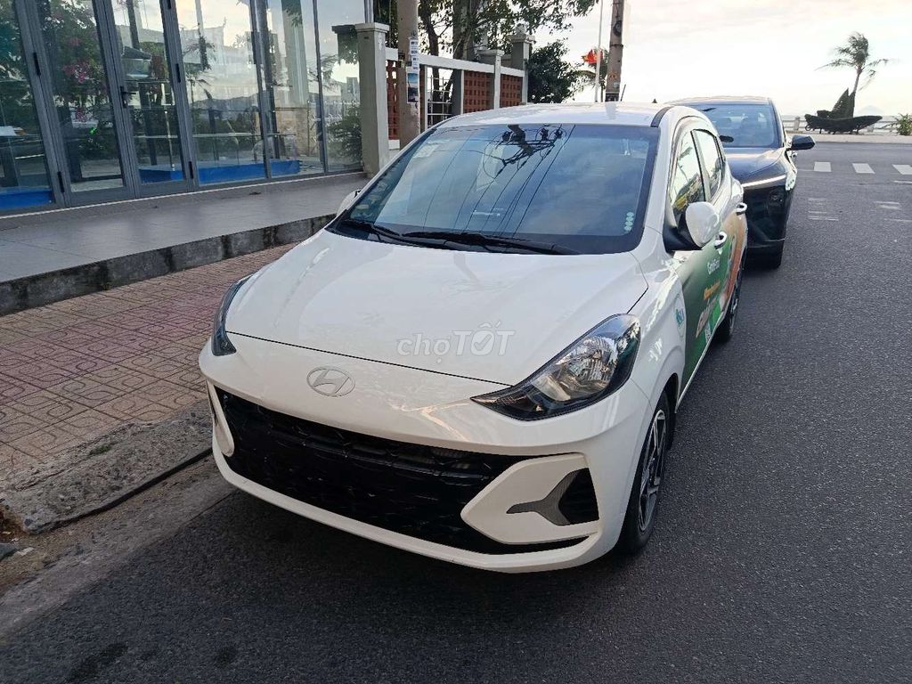 Хэтчбек Hyundai Grand i10, белый, 5 мест