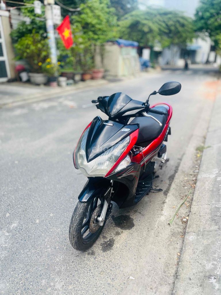 Honda Air Blade 2012 Đỏ đen. Mua bán Xe máy tại Quận Liên Chiểu Đà Nẵng được đăng bởi Xe Máy Cũ Duy Đạt  66 Nguyễn Khuyến hình 5