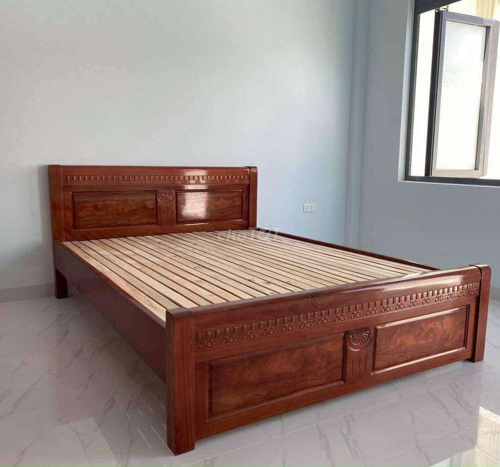Giường gỗ xoan đào