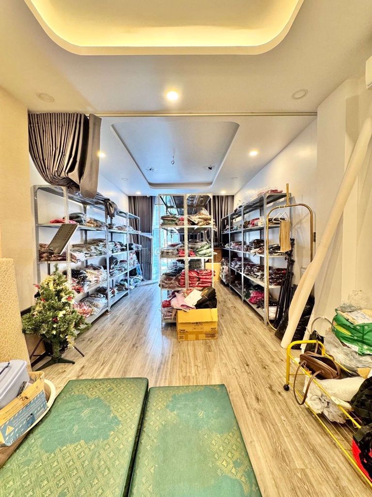 Mặt tiền Huỳnh Văn Bánh, 57m2, 5 tầng, thang máy