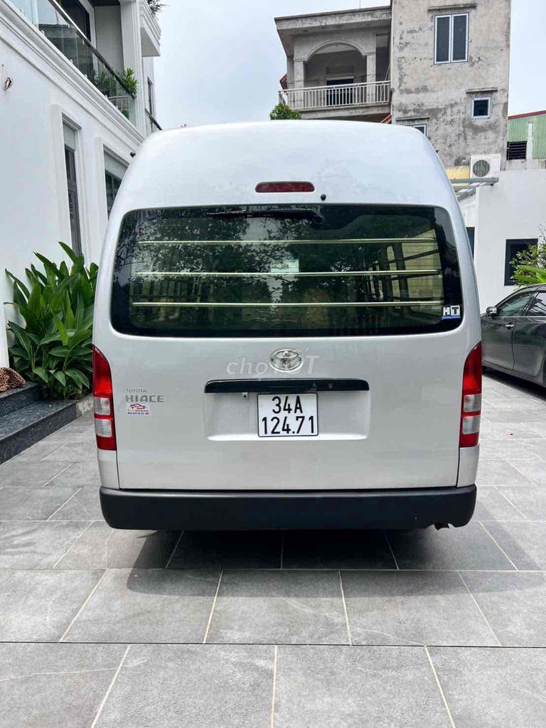Toyota Hiace фургон 3 места 2016 грузовая 900 кг