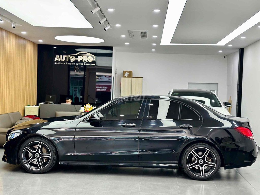 Mercedes Benz C Class 2019 C 300 AMG - 58000 km. Mua bán Ô tô tại Quận 7 Tp Hồ Chí Minh được đăng bởi Hoàng Anh Tuấn hình 5