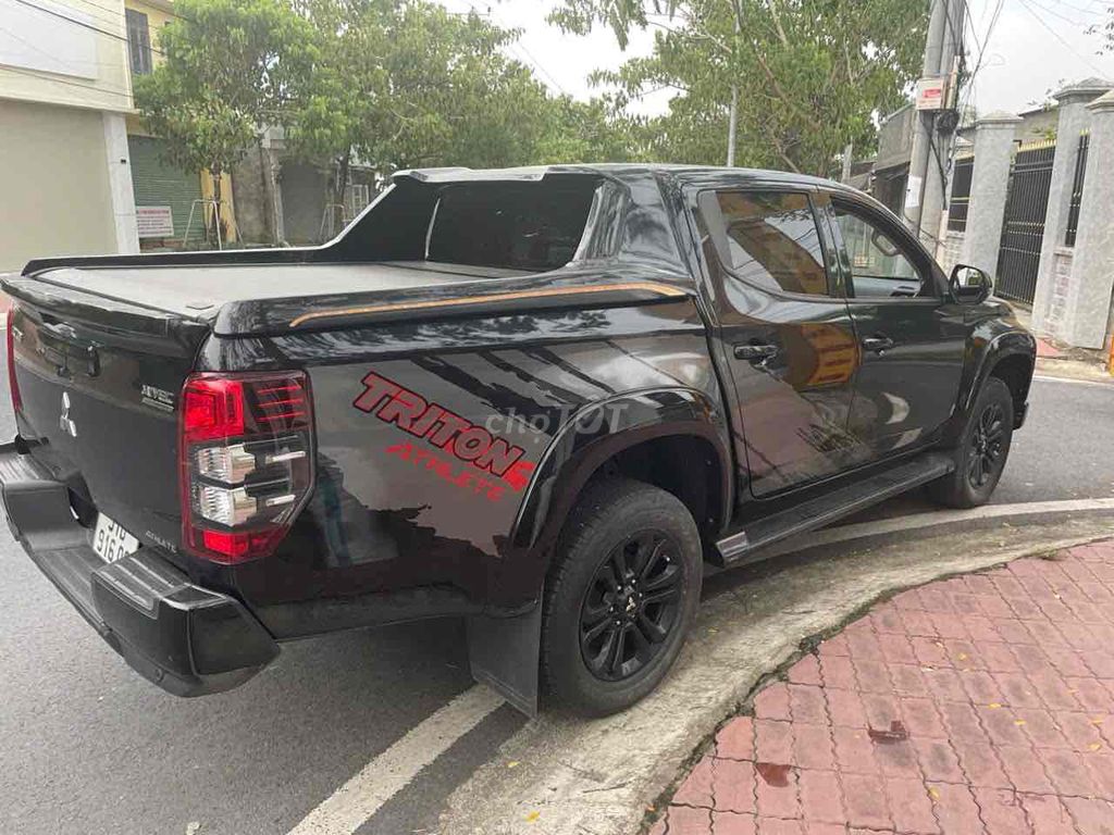 Mitsubishi Triton 2022 Full Tự động Đen 6400 km