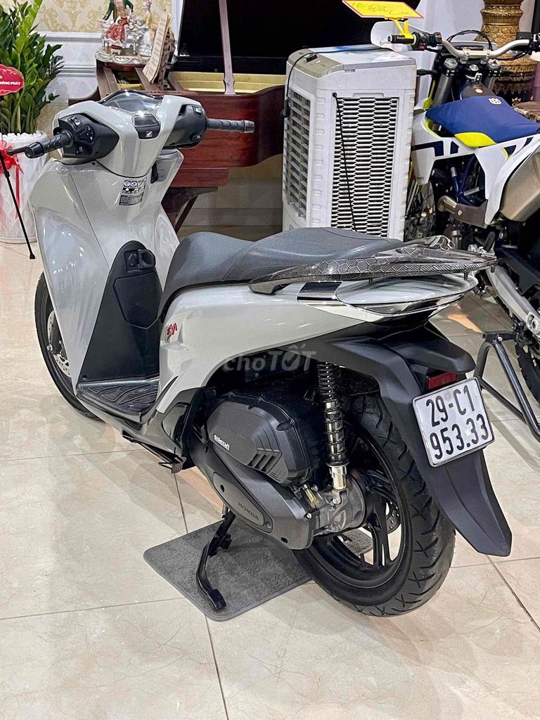 XE MÁY 68 - Honda Sh 150 Abs 2022 Xi Măng. Mua bán Xe máy tại Quận Tây Hồ Hà Nội được đăng bởi Đức Anh hình 2