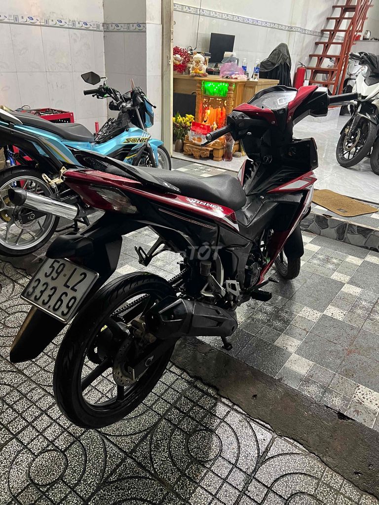 Honda Winner, красный, черный, главный морской владелец, машина Saigon ZJN
