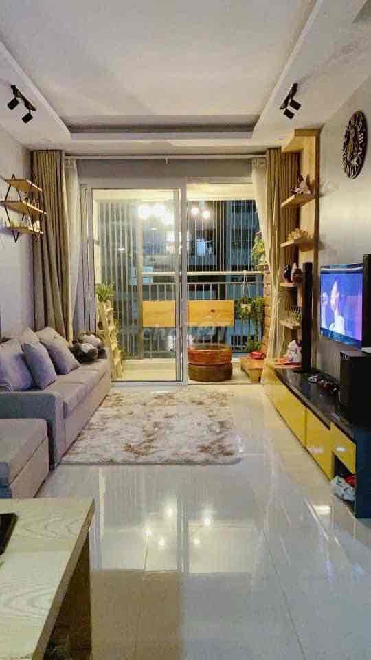 Rent · 2 bd · 57 м² · Quận Phú Nhuận, ул. Hồng Hà