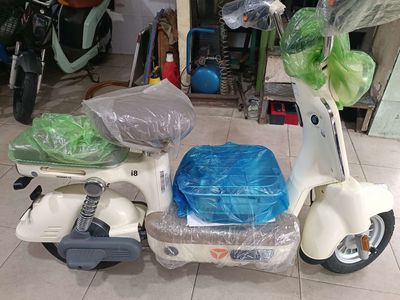 Xe máy điện Yadea i8 Trắng kem