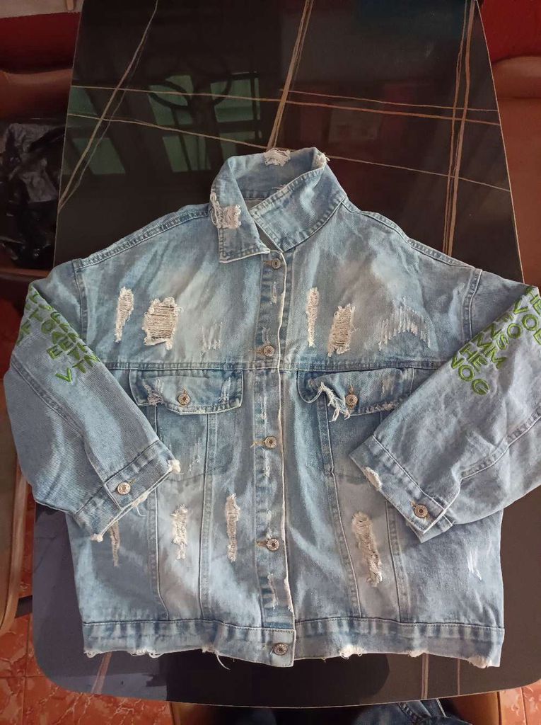 Áo khoác Jean rách cá tính. Mua bán Quần áo tại Thành phố Ninh Bình Ninh Bình được đăng bởi quan hình 1