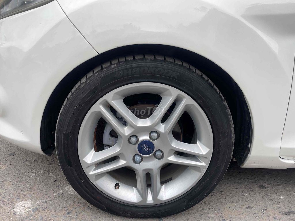 Ford Fiesta 2011 Tự động Trắng. Mua bán Ô tô tại Thành phố Thuận An Bình Dương được đăng bởi Vương hình 3