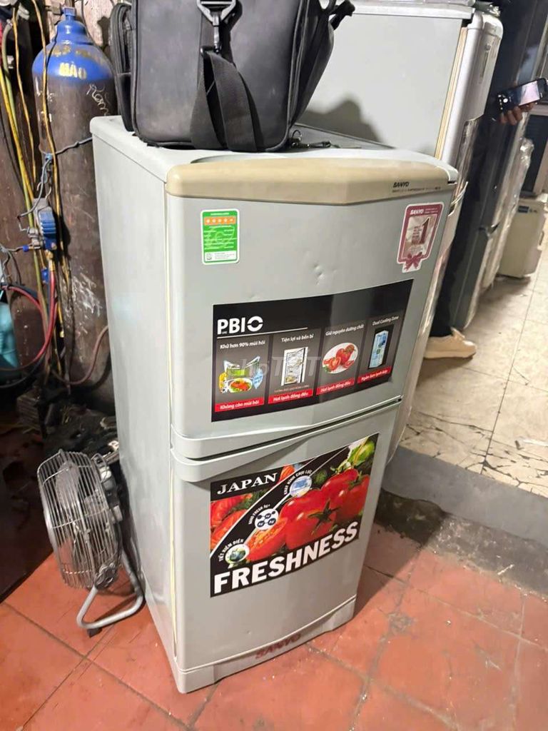Tủ lạnh Sanyo 130L Xám Không bám tuyết. Mua bán Tủ lạnh tại Quận 7 Tp Hồ Chí Minh được đăng bởi Điện Lạnh Giá Tốt hình 1