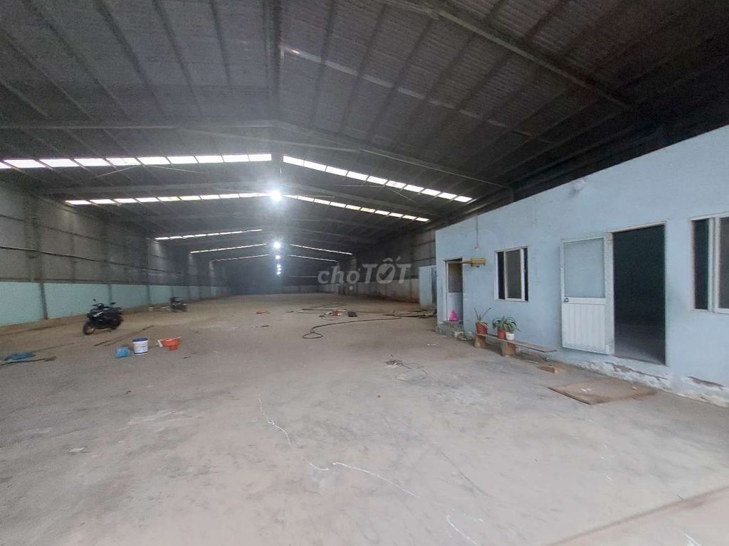 Cho thuê xưởng 2000m2.Đường xe công.Giá 100 triệu ,Thuận Giao,Thuận An